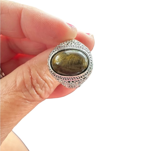 Brown Stone and Cut Metal Silver Oval Ring - Picture 5 of 7